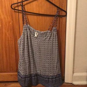 Gap shirt never worn still has tags